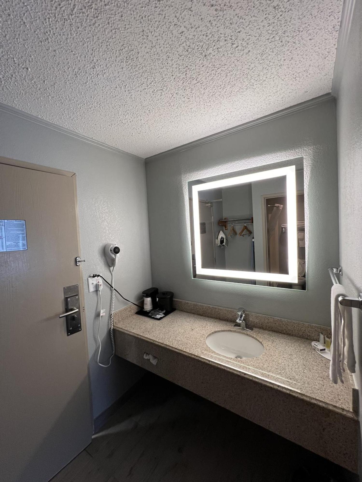 Americinn By Wyndham Glendale Milwaukee Whitefish Bay Eksteriør bilde